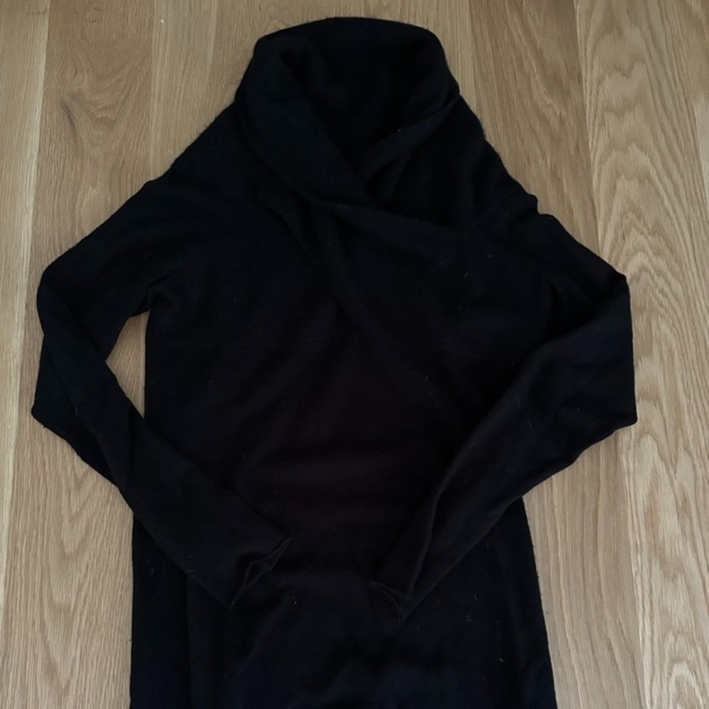 White + Warren Black Cashmere Sweater M